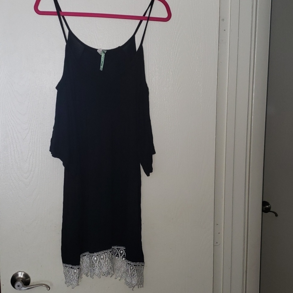Boutique cold shoulder tunic